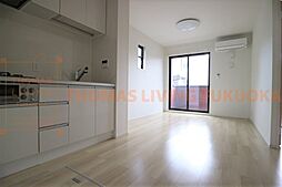 プリムローズ桜 102 1階1LDKのリビング/ダイニング