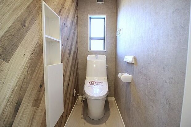 ■2階トイレ■収納もしっかりあり、トイレ空間を充実活用できます！