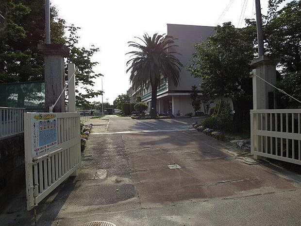 岩倉北小学校 350m