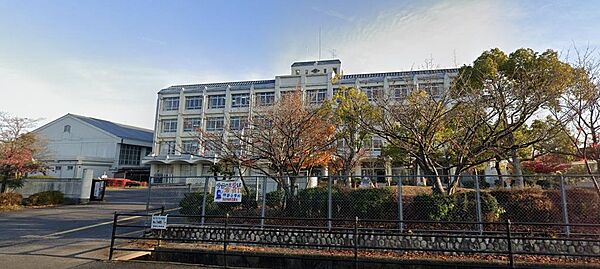 守山市立物部小学校　徒歩約５分