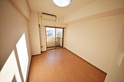 アウルコート 704 7階ワンルームのリビング/ダイニング