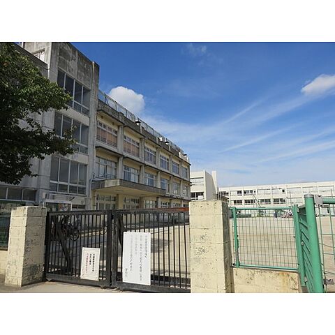 小学校「北部小学校まで910ｍ」