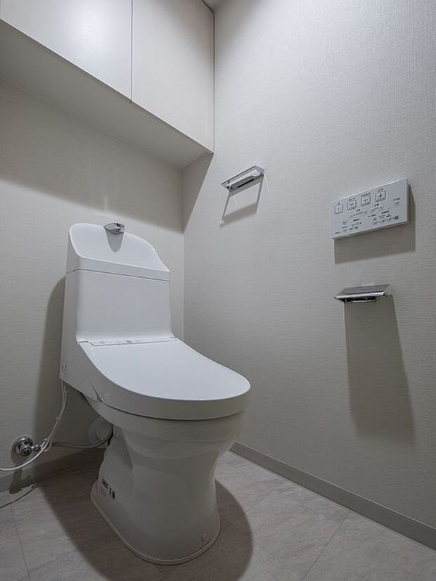 ◆トイレ◆白を基調とした清潔感あふれるトイレです。便器も便座もお掃除楽々。