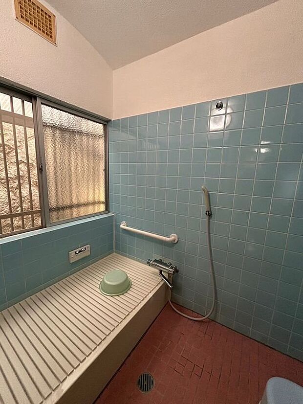 ◆西側住居◆浴室は、ゆったりお寛ぎいただける広々空間です。 