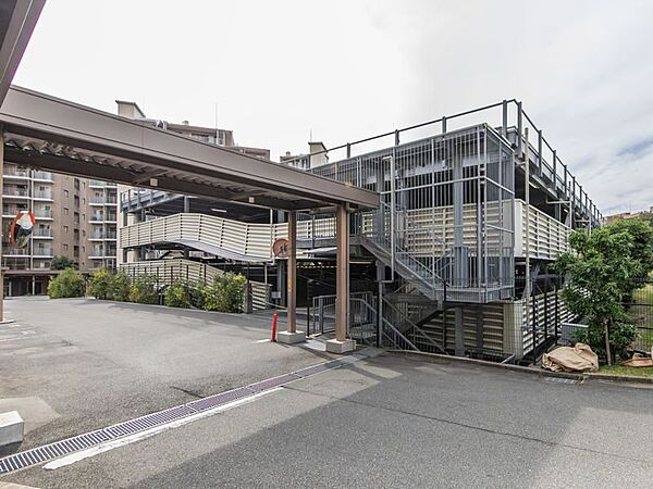 【駐車場】広々とした立体駐車場！