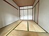 その他：【リビング以外の居室】和室も1部屋ございます。小さなお子様やご年配の方でも安心してお過ごしいただけます。