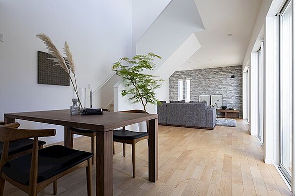 【建物プラン例】価格：2400万円 建物面積：132.2m2 間取：4LDK