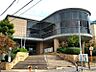 周辺：箕面市立西南図書館（908m）