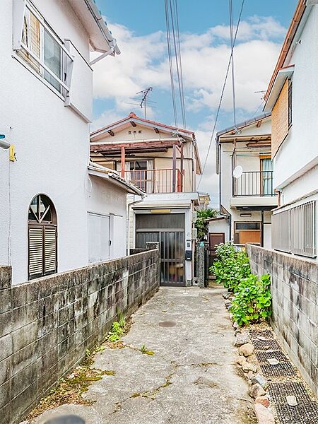 【現地写真】伊丹市立「鈴原小学校」へは徒歩約3分、伊丹市立「南中学校」へは徒歩約6分です。お気軽にお問い合わせください♪