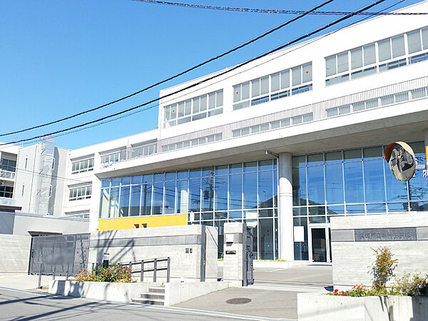 箕面市立第一中学校（900m）