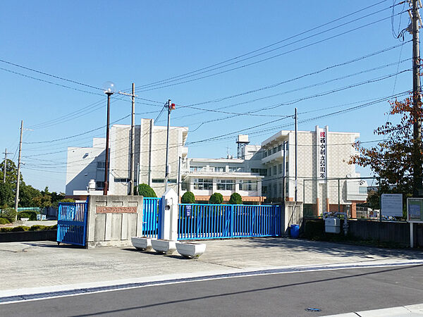 箕面市立西小学校（1100m）