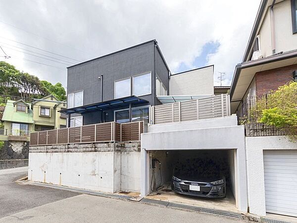 【現地写真】令和2年8月建築の注文住宅となっております。こだわりの間取りやデザインをお楽しみいただけます。