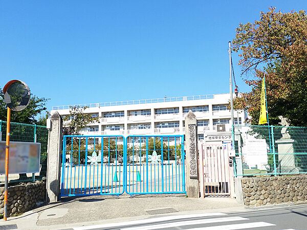箕面市立箕面小学校（1100m）