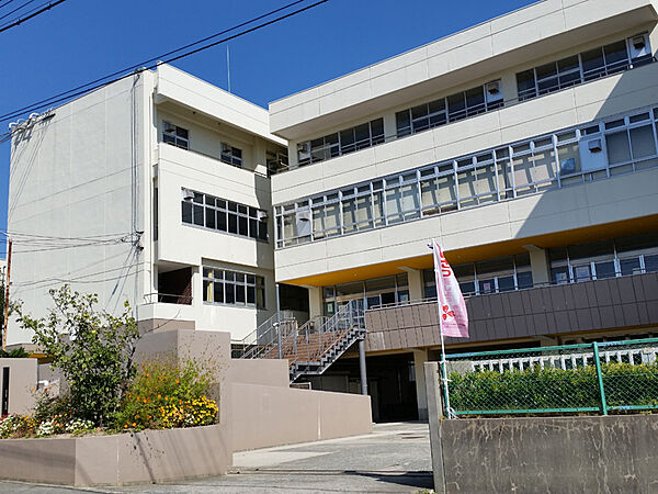 箕面市立第二中学校（230m）