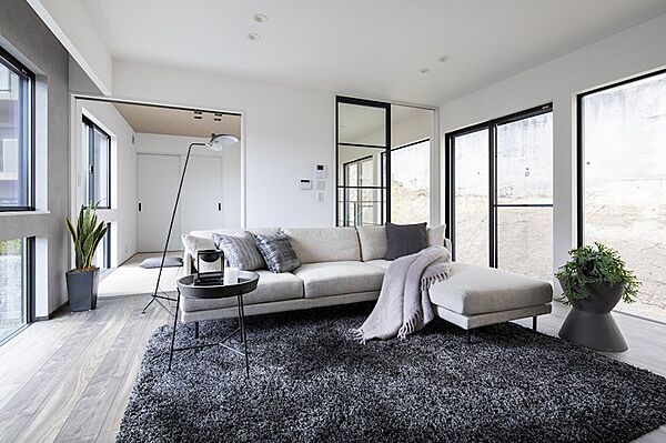 【建物プラン例】価格：2400万円 建物面積：132.2m2 間取：4LDK