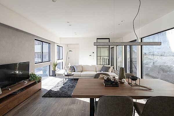 【建物プラン例】価格：2400万円 建物面積：132.2m2 間取：4LDK
