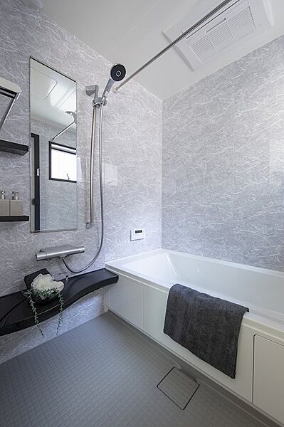 【建物プラン例】価格：2400万円 建物面積：132.2m2 間取：4LDK