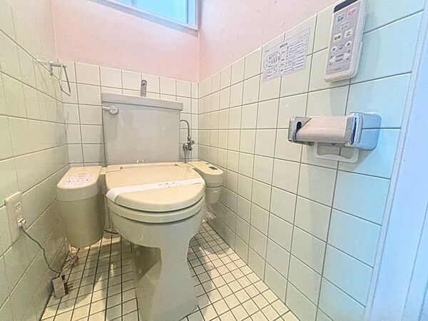 トイレが2個所ございます。ウォシュレットも備わっておりますので快適にご使用いただくことができます。