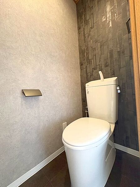 2箇所トイレがございますのでご家族が多いご家庭でも安心です。どちらもリフォーム済のため、衛生面でも安心してご使用いただけます。
