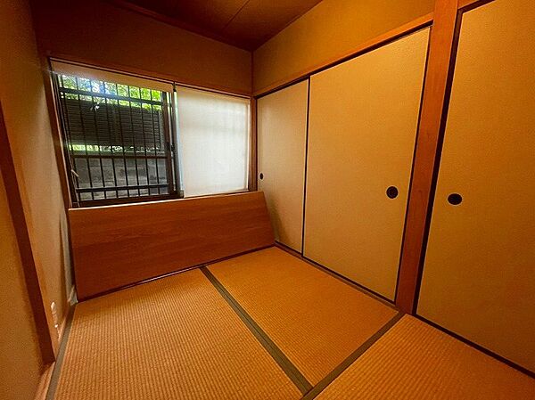 【リビング以外の居室】戸建て、店舗など幅広い用途をご検討いただける物件となっております。