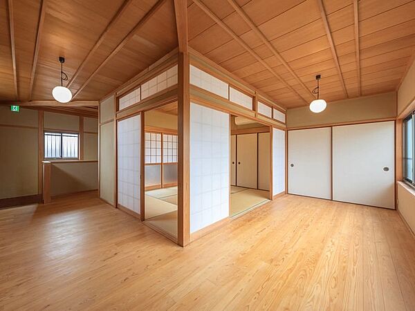 【リビング以外の居室】郵便局や公園も徒歩圏内にあり、生活施設が整っております。