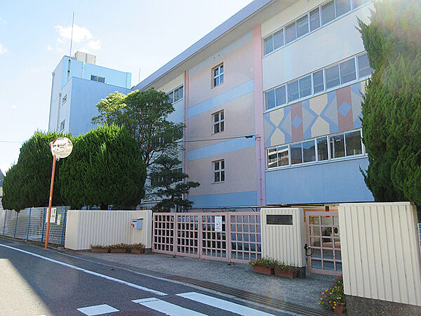 池田市立渋谷中学校（570m）