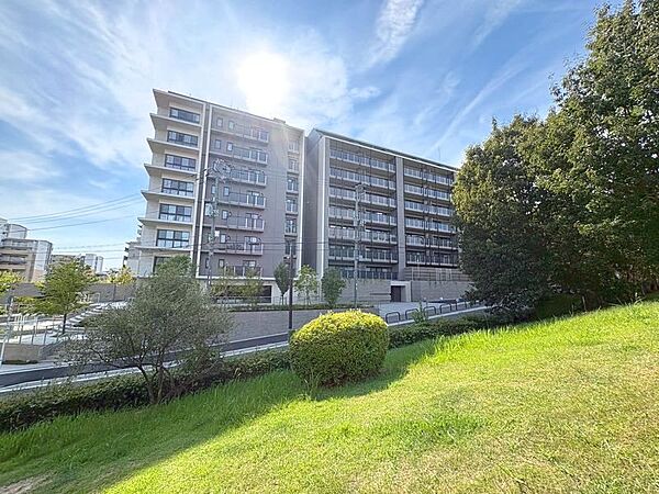 【現地写真】全居室洋室の3LDKとなっております。収納も十分にございますのでお部屋をすっきりと広くお使いいただけます。