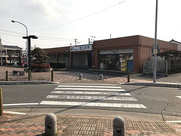 名鉄名古屋本線「富士松」駅　1445ｍ　徒歩約19分。普通列車のみ停車の駅ですが、近隣には豊明駅・前後駅または知立駅・新安城駅がありアクセスに便利な駅です。