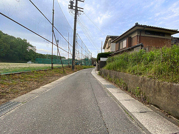 周辺には、スーパーや公園、病院などがあり便利です♪