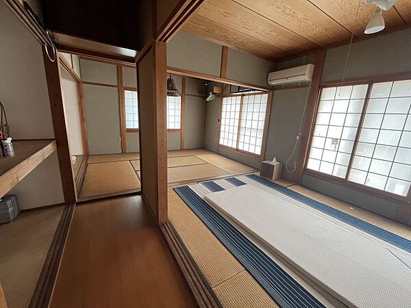 【東側2階建て】和室です！障子があるので直射日光ではなく優しい光が差し込む居心地の良い空間です♪