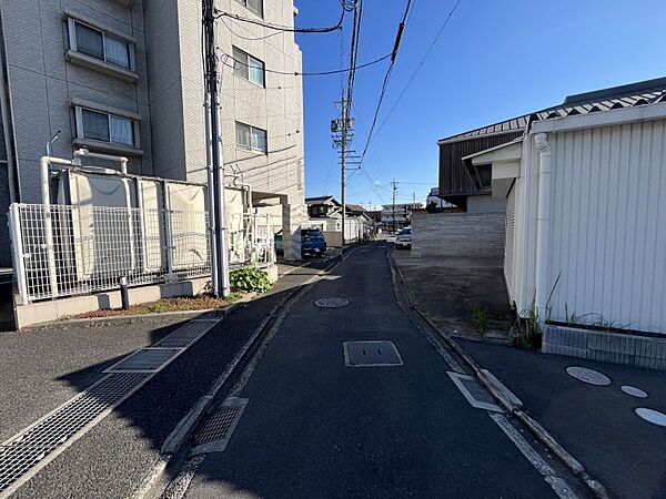 スーパーや郵便局など暮らしに役立つ施設も徒歩圏内です！ここから新たな生活始めませんか♪