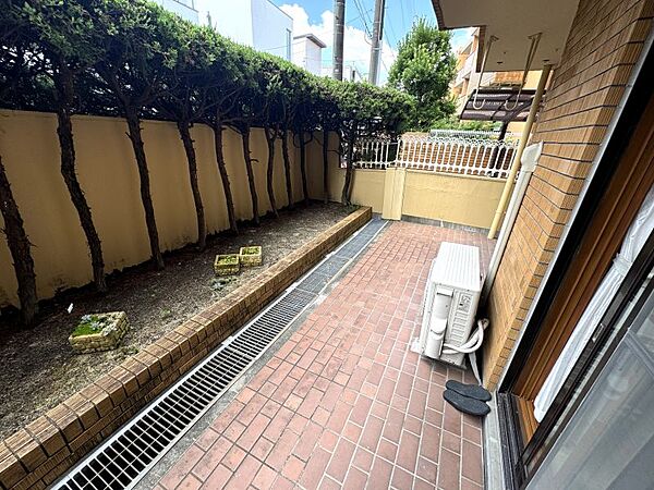 ガーデニングや家庭菜園などが楽しめる専用庭があります♪