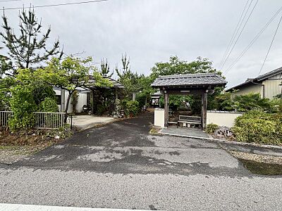 外観:敷地面積約187.79坪の古家有りのお土地です。解体更地渡しになります。 外観:敷地面積約187.79坪の古家有りのお土地です。解体更地渡しになります。