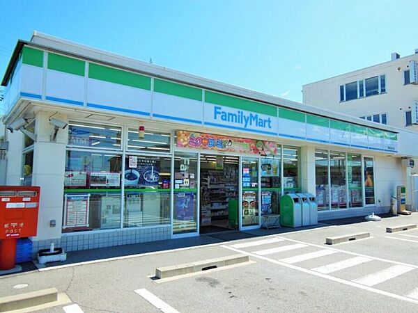 ファミリーマート知多新広見店　徒歩約8分　652ｍ