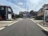 外観：前面道路は約6.0ｍ、見通しの良い道路です。