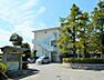 周辺：竜美丘小学校まで　941m　徒歩約12分●野鳥の森や学校周辺の恵まれた自然環境の中で、心豊かに且つたくましく生き抜く児童の育成を目指している。