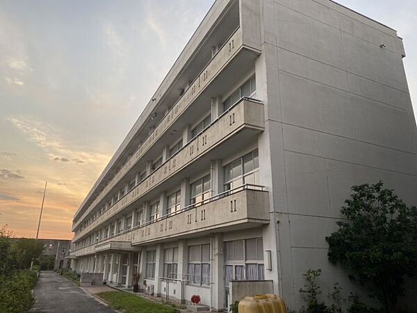 東部中学校まで　1061m　徒歩約14分●知・徳・体の調和のとれた人格形成を目指すと共に、生涯にわたり、成長と発達を続けていこうとする生きる力の基礎を養う事を教育目標にしています。
