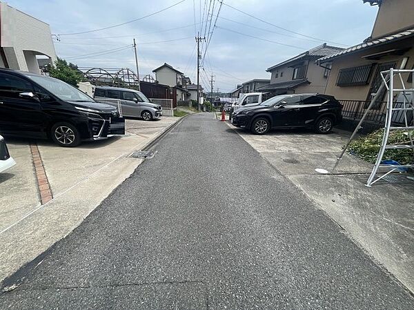 間口が広いので、駐車が苦手な方も安心して駐車が出来ます◎3～4台駐車可能です！