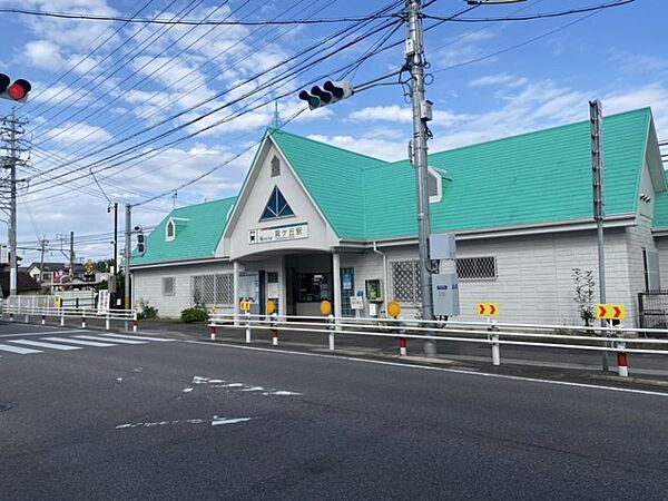 名鉄河和線「巽ヶ丘」駅まで　910m　徒歩約12分●8両編成対応の相対式2面2線ホームを有する、快速急行が停まる地上無人駅。構内踏切のすぐ脇にトイレがあるほか、多目的トイレもある。