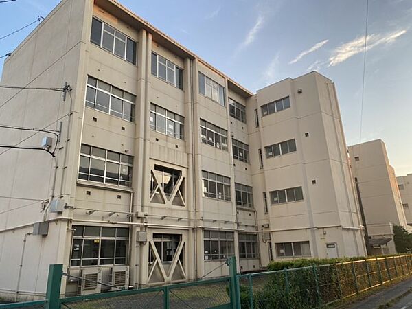 大田小学校まで　1300m　徒歩約17分●「仲良く、明るく、元気よく」を校訓としています。運動会や音楽祭など、お子様の成長を見られる行事があります。