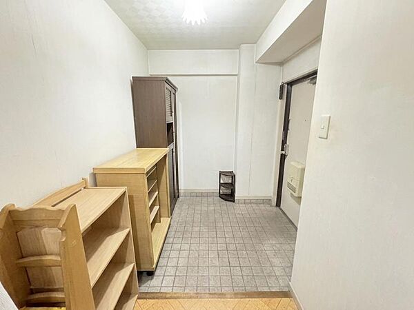 広々とした玄関。家族で外出時もスムーズに出発できますね。