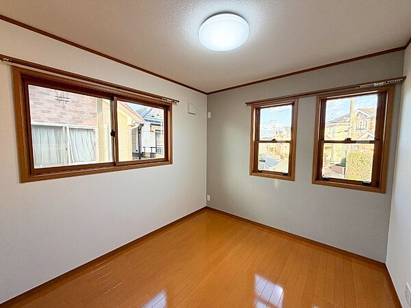 在宅ワークにも、趣味部屋にも。5.2帖の洋室にはクローゼット付きで使いやすさ◎
