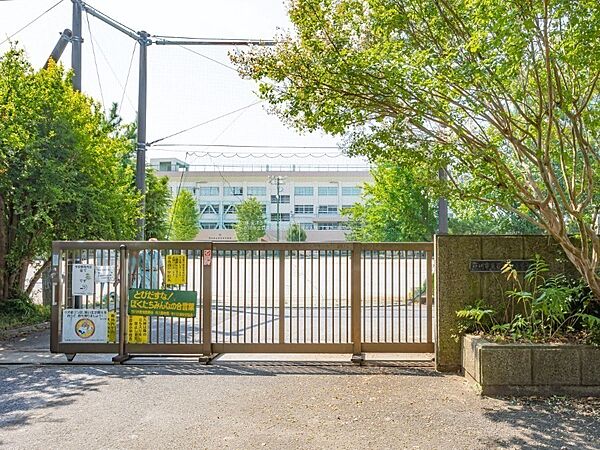 市川市立百合台小学校　徒歩5分　400ｍ