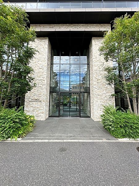 エントランス前