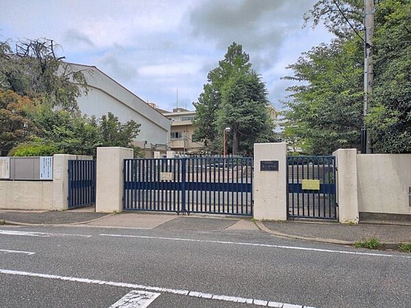 松戸市立第一中学校　徒歩10分　730ｍ