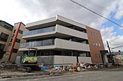 茨木駅より徒歩13分 築6年2ヶ月 3階建の賃貸物件