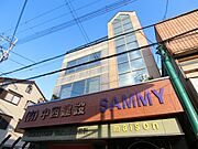 総持寺駅より徒歩2分 築27年5ヶ月 3階建の賃貸物件