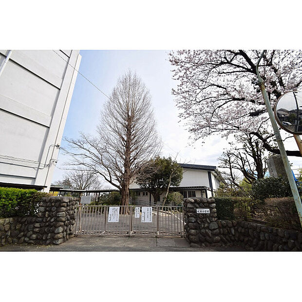 成隣小学校
