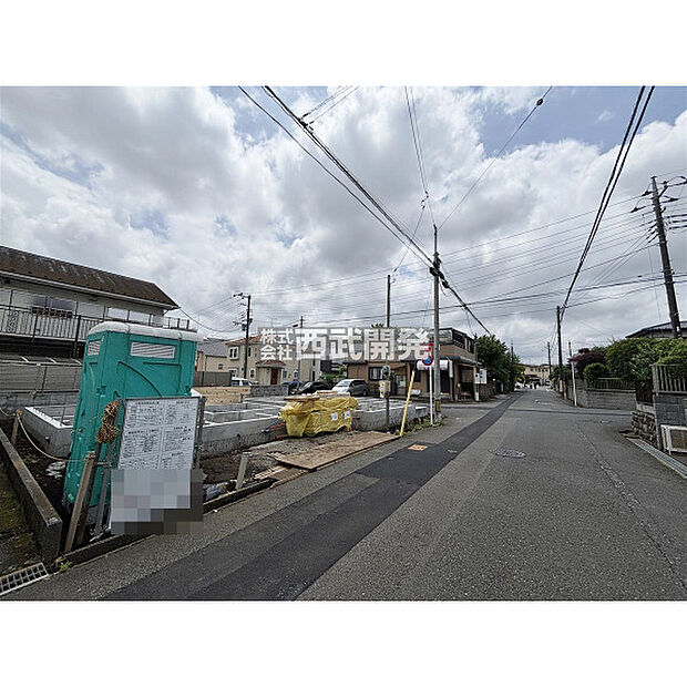 【現地全景】最近はベタ基礎が主流です。地面から上がってくる湿気を防ぎ、シロアリも侵入しにくくなっております。