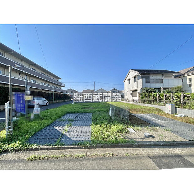 【現地全景】これから本格的に家を建て始めます!基礎をつくり、上棟、内装工事などの工程を経て家が建ちます。